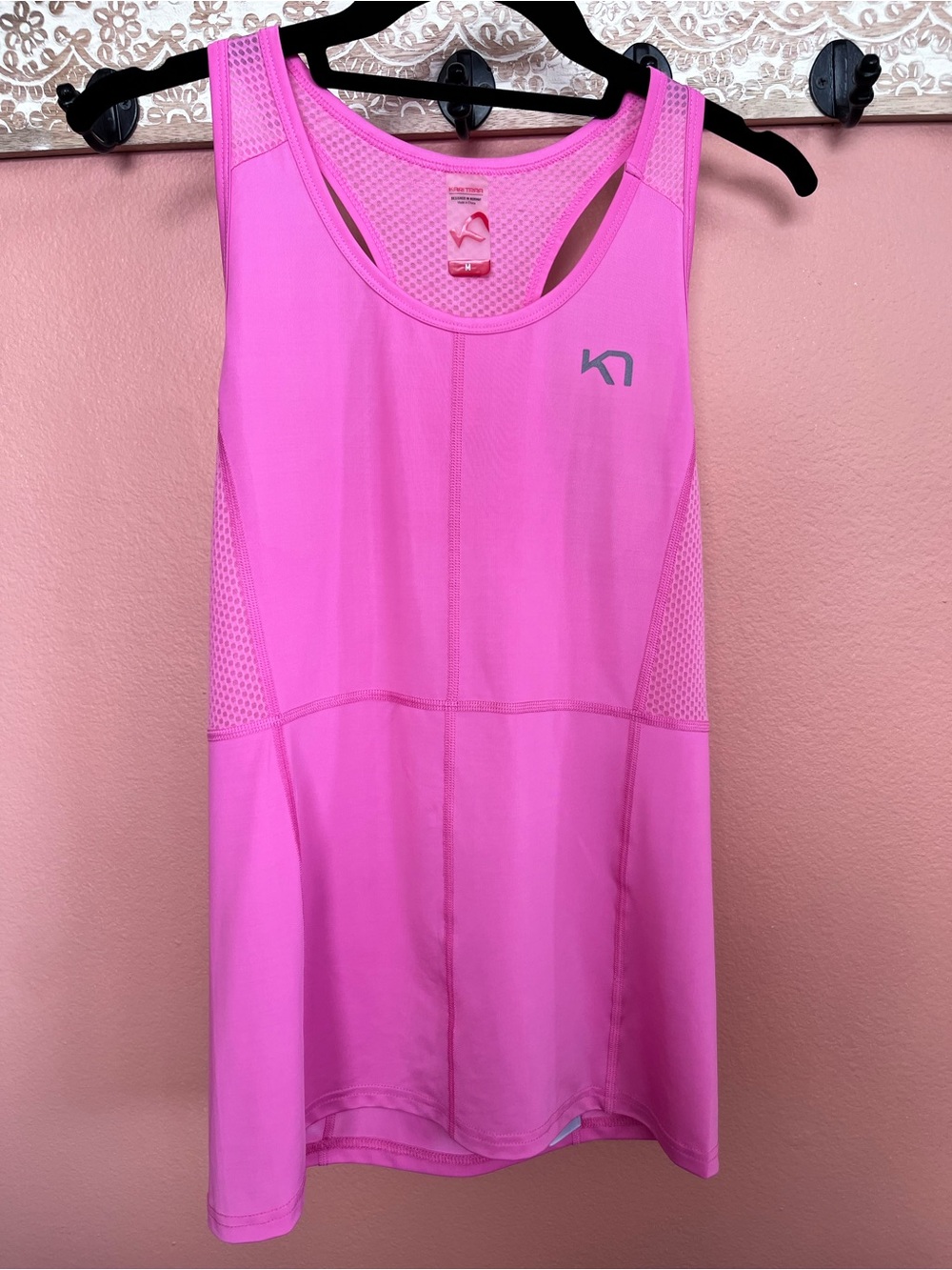 Kari Traa hot pink athletic tank